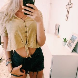 BOGO ⚡️ Brown Button Front Short Sleeve Crop Size Medium